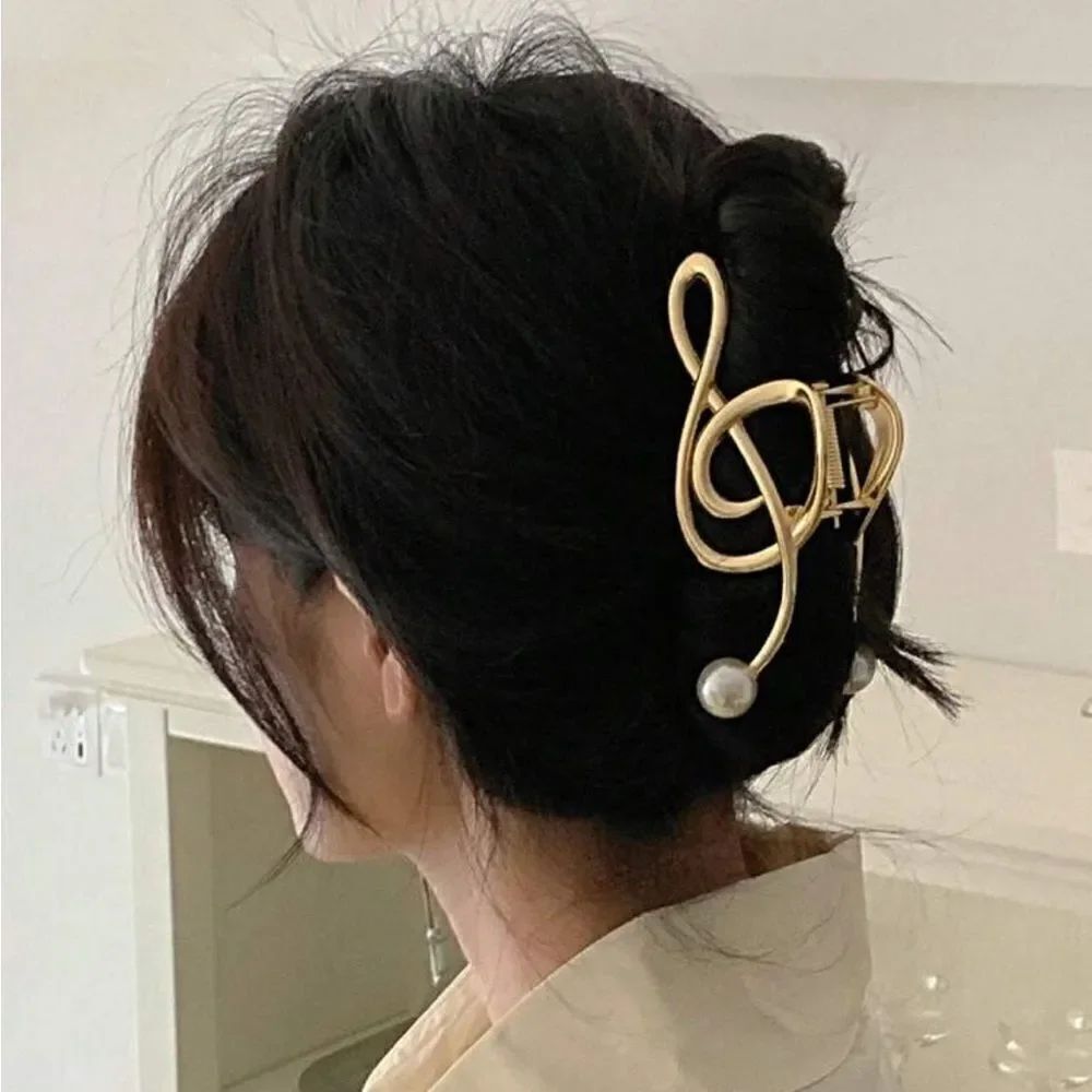 Elegant Gold Hair Clip with Pearl Accent K23